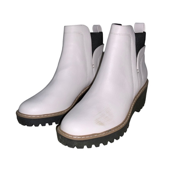 DV by Dolce Vita 🆕 Rielle Lug Wedge Bootie White - Picture 3 of 8